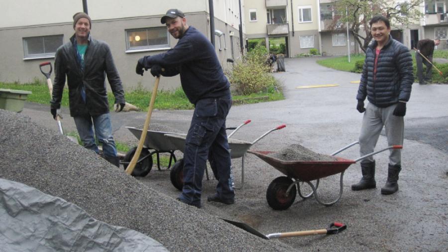 Ser ut som kommunalarbetare, men de här killarna slet hårt.